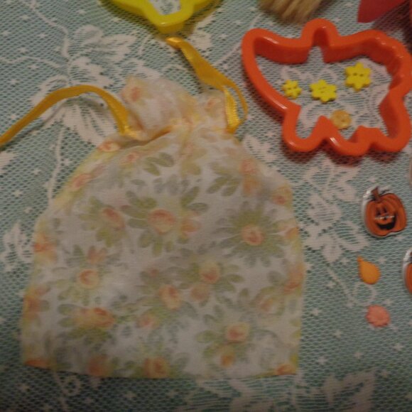 ORANGE CANDY RETRO BARBIE BUTTONS COOKIE CUTTERS SCARF ETC. LOT - Picture 5 of 14